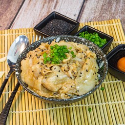 B8. ข้าวหน้าหมูสามชั้น ซอสชาบู ขึ้นรันเวย์