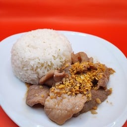 ข้าวหมูกระเทียม