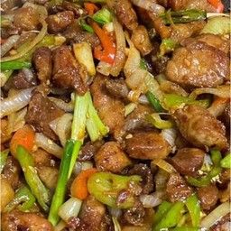 หมูชิ้นผัดพริกเผา ราดข้าว