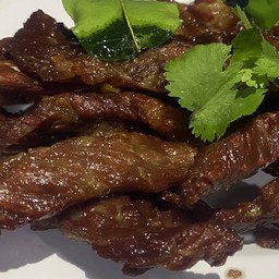 ข้าวเนื้อแดดเดียวทอด