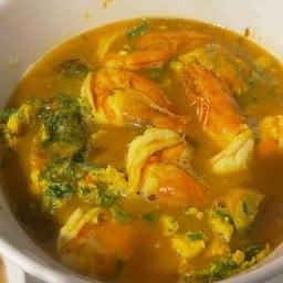 แกงส้มกุ้งชะอมไข่