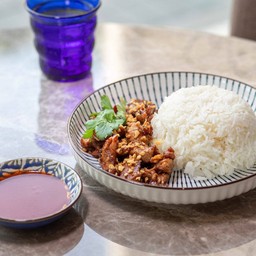 ข้าวหมูกระเทียม Rice garlic with pork
