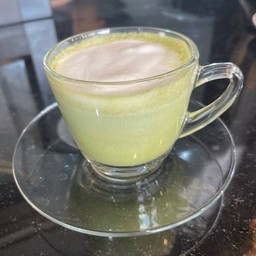 มัทฉะลาเต้ร้อน