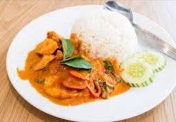 พะแนงไก่ราดข้าว