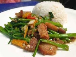 ผักบุ้งหมูกรอบราดข้าว