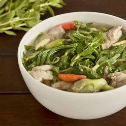 ต้มไก่บ้านใส่ผักแขยง