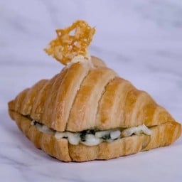 Spinach and cheese croissant