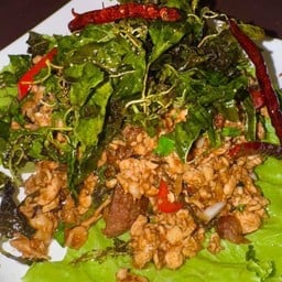 กระเพราไก่ไข่เยี่ยวม้า