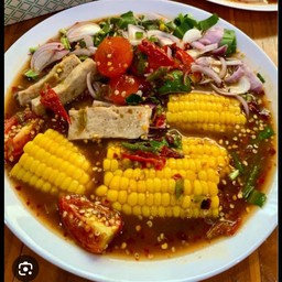 ยำข้าวโพดหมูยอไข่แดงเค็ม