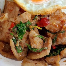 ข้าวกะเพราหมูนุ่ม