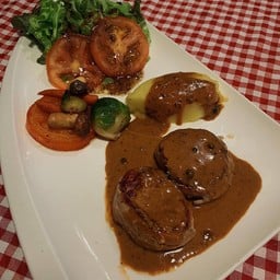 Filet mignon wrapped in bacon