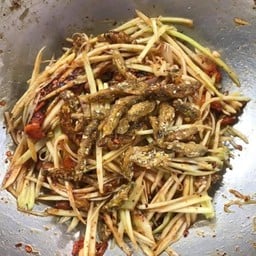 ยำมะม่วงปลากรอบ