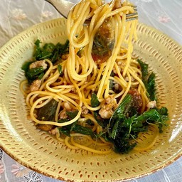 สปาเก็ตตี้ไข่เยี่ยวม้ากระเพรากรอบ