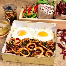 กะเพราถาดจิ๋ว-ปลาหมึก