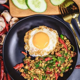 กะเพราอกไก่-สับ -ราคาไม่รวมไข่ดาว