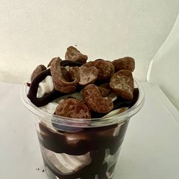 วิปครีมถ้วยโกโก้ครัช+ซอสช๊อก