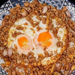 ข้าวหมูสับซีอิ๊วไข่ดาว2ฝอง