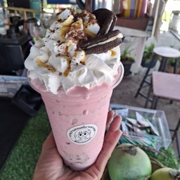 นมชมพูปั่นโอริโอ้วิปครีมซอสคาราเมล