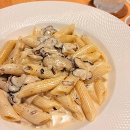 Penne Truffle Cream Sauce with Mushroom
