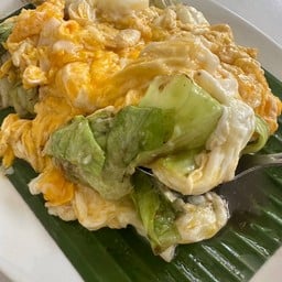 กะหล่ำปลีผัดน้ำปลาไข่นุ่ม