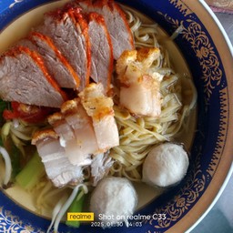 หมี่ไข่หมูแดงหมูกรอบเส้นสด(ทำเอง)