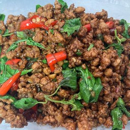 กะเพราคั่วพริกแห้ง (กับข้าว)