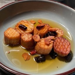 Earth House | Restaurant & Wine Bar กรุงเทพมหานคร