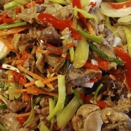 ผัดพริกหยวกเครื่องในไก่