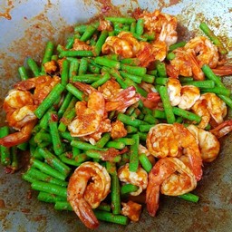 ข้าวราดผัดพริกแกงกุ้ง