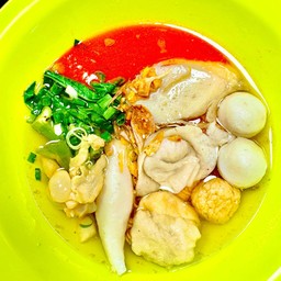 เกาเหลาลูกชิ้นปลาเย็นตาโฟ