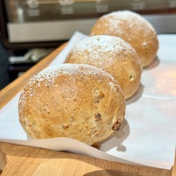 วอลนัทโรล