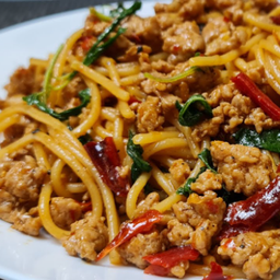 ราเมงผัดกระเพราหมู