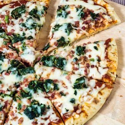 พิซซ่าหน้า แฮม ผักโขมอบชีส