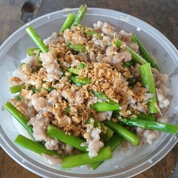 ผัดหน่อไม้ฝรั่งหมูสับ