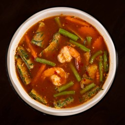 แกงส้มไข่ชะอมกุ้งหม้อไฟ