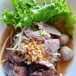 ก๋วยเตี๋ยวหมูตุ๋น