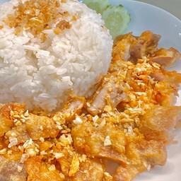 ข้าวไก่ทอด น้ำจิ้มแจ่ว