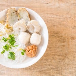 Clear Soup Rice Vermicelli with Sea Bass Fondue Cheese
 清汤鲈鱼米粉 เส้นหมี่น้ำใสปลากะพงชีสฟองดูว์