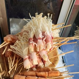 สามชั้นพันเห็ดเข็ม