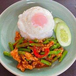 ผัดพริกแกงหมู