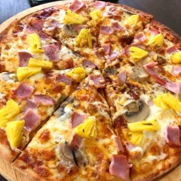 Crispy and Thin Pizza