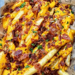 เฟรนช์ฟรายส์ราดชีส เบคอน