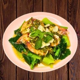 ยำกุ้งคะน้ากรอบ