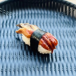 ข้าวปั้นปลาไหลญี่ปุ่น