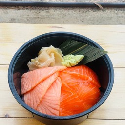 ข้าวหน้าแชลมอนทูโทน