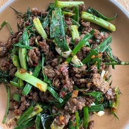 ไส้กรอกอีสานเนื้อคั่วผักชีลาว