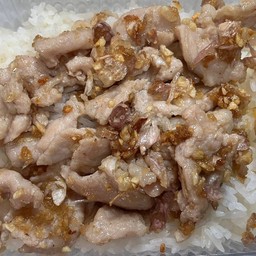 หมูทอดน้ำปลา (กับข้าว)