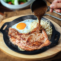 สเต็กหมูพริกไทยดำกระทะร้อน  Sizzling Pork Chops with Black Pepper Sauce OL