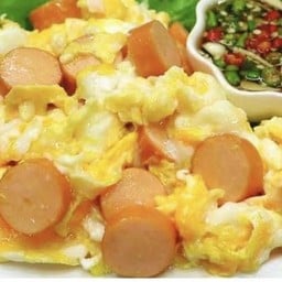 ข้าวไข่ขยี้ไส้กรอก