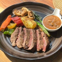 The Lao Cafe & Steak วิเศษชัยชาญ